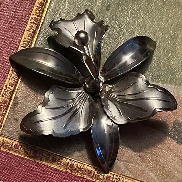 Vintage Art Nouveau Style Silver Tone large Lily Flower Brooch 🌺 - Picture 13 of 14